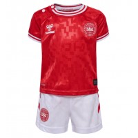 Maglie da calcio Danimarca Prima Maglia Bambino Europei 2024 Manica Corta (+ Pantaloni corti)